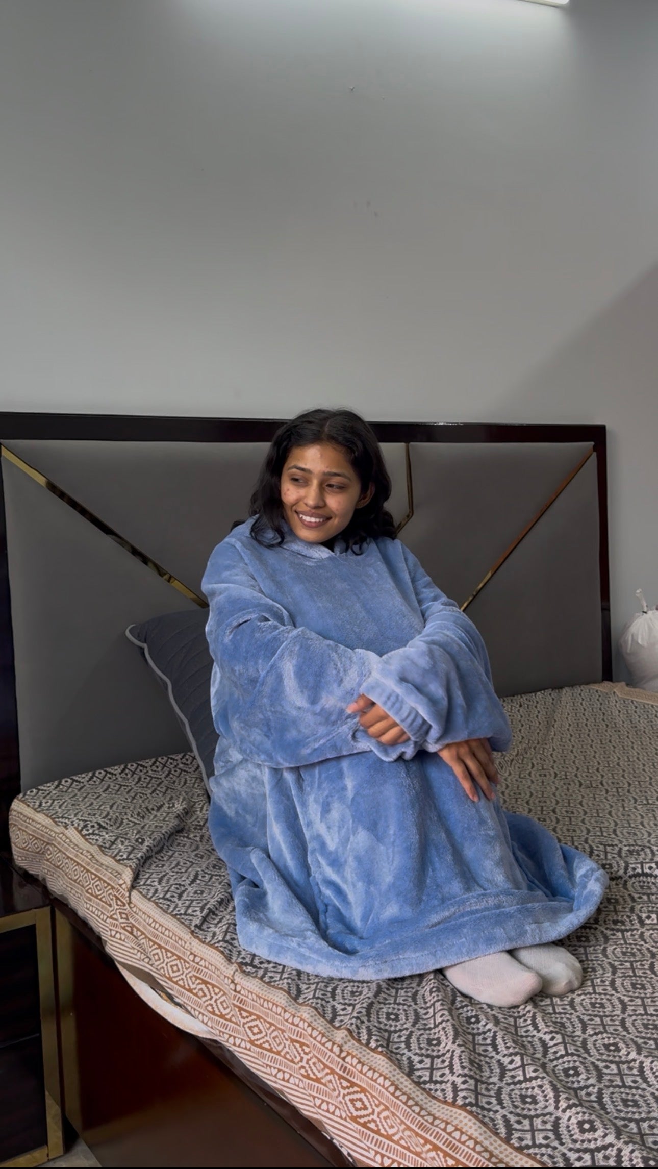 HUGGY Lite - Blanket Hoodie